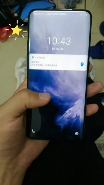 OnePlus 7 Pro в синем цвете на живых фото накануне анонса