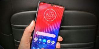 Motorola запустила продажи модульного смартфона Moto Z4
