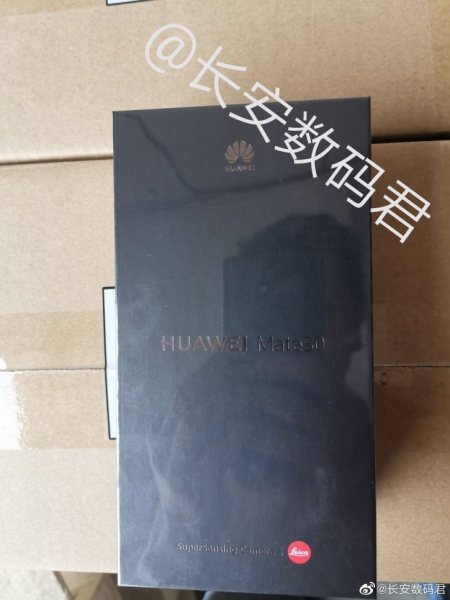 Заводская коробка с Huawei Mate 30 с SuperSensing-камерой на фото