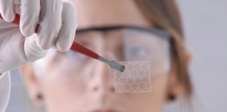 Новые мониторы здоровья стали гибкими, прозрачными и поддерживают графен grafenovii braslet