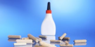 Новый “обратимый” клей расклеивается магнитным полем