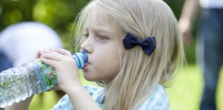 Улучшить когнитивные способности детей может обычная питьевая вода