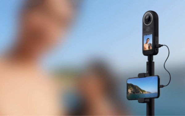 QooCam 8K – мощная карманная 8K-камера на 360 градусов