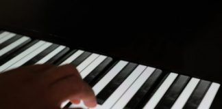 OnePlus сделал пианино из 17 смартфонов OnePlus 7T Pro