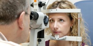 После пробежки в парке и столкновением с роем мух в глазах женщины нашли паразитических червей