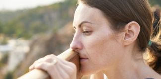 Исследователи: СМИ могут внести вклад в предотвращение самоубийств