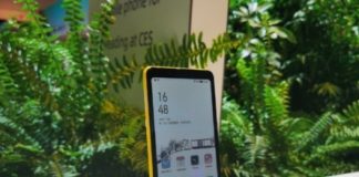 Hisense представил первый смартфон на цветных электронных чернилах